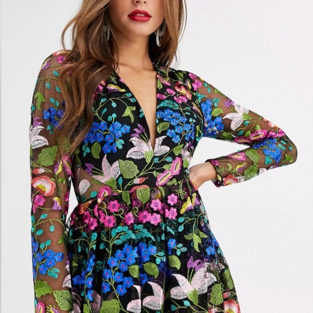 Floral fairycore backless maxi dress. plunge neck.  NWT.  Size 8. - Picture 3 of 5